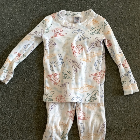 Sara's Prints Other - Sarah’s Prints snowboarding pajamas size 3T